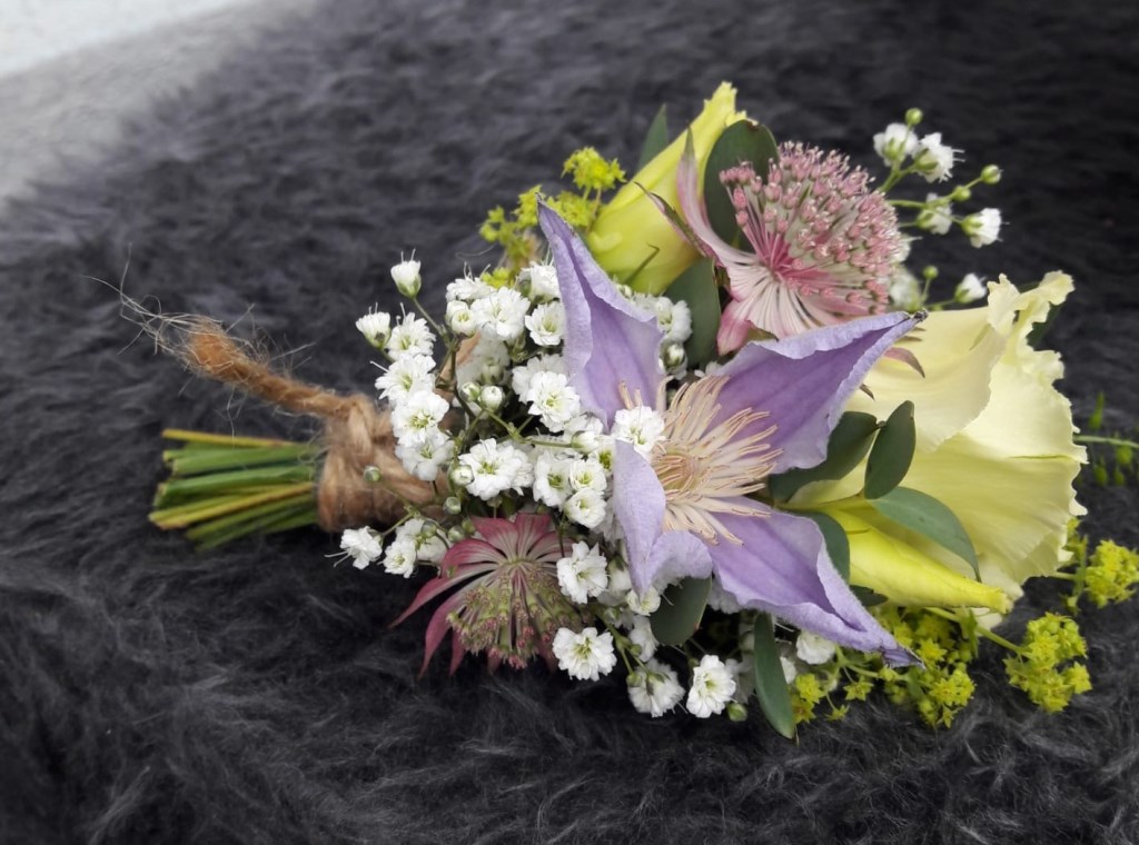 Blumen-PurPur-Hochzeitsfloristik-325