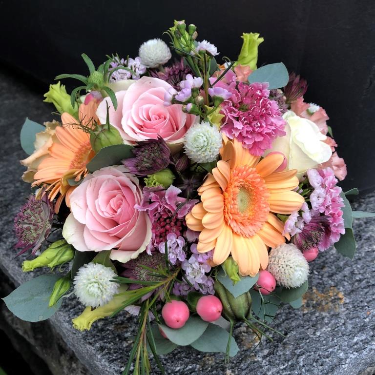 Blumen-PurPur-Hochzeitsfloristik-426