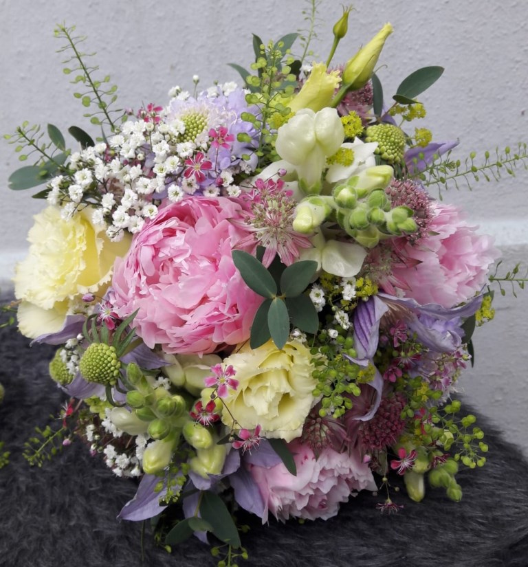 Blumen-PurPur-Hochzeitsfloristik-867